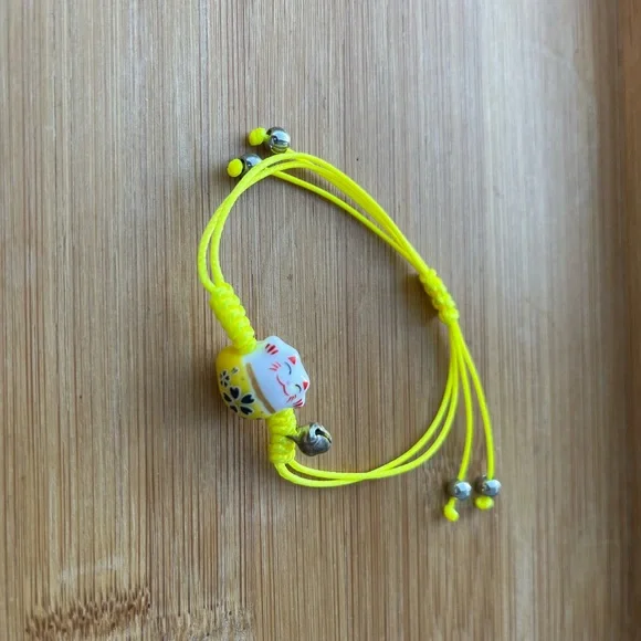 Lucky Cat Maneki Neko Charm Solid Yellow String handmade bracelet - Picture 8 of 9
